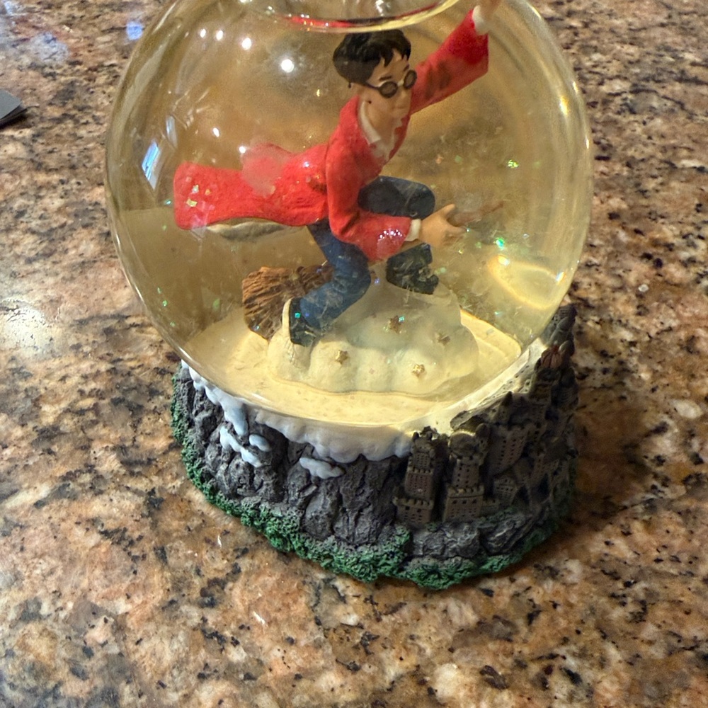 Retired Ltd Ed.  Warner Bros. Red and Blue Harry Potter Snow Globe Collectib